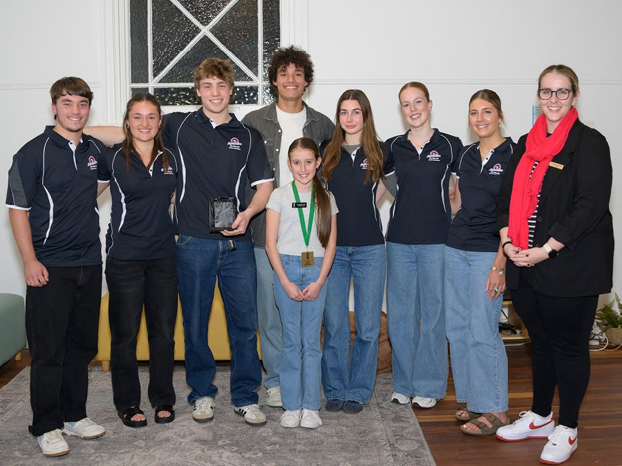 Mordialloc Life Saving Club Youth Committee with Junior Mayor and Mayor Oxley